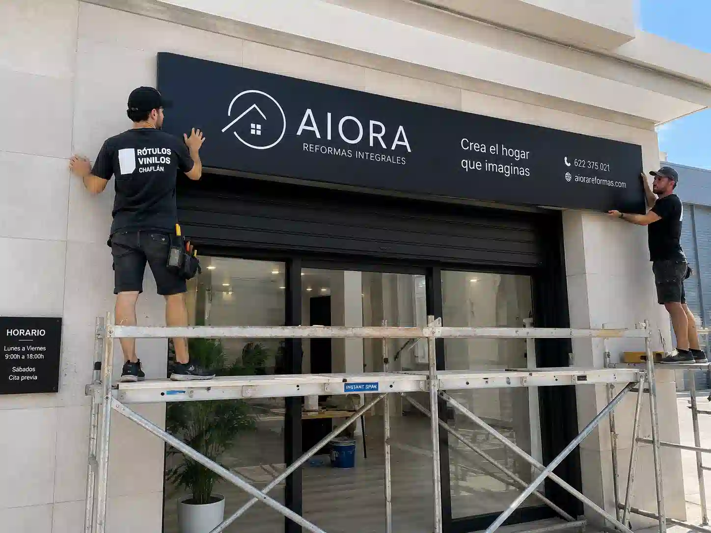 Instalación de rótulo en Russafa Valencia